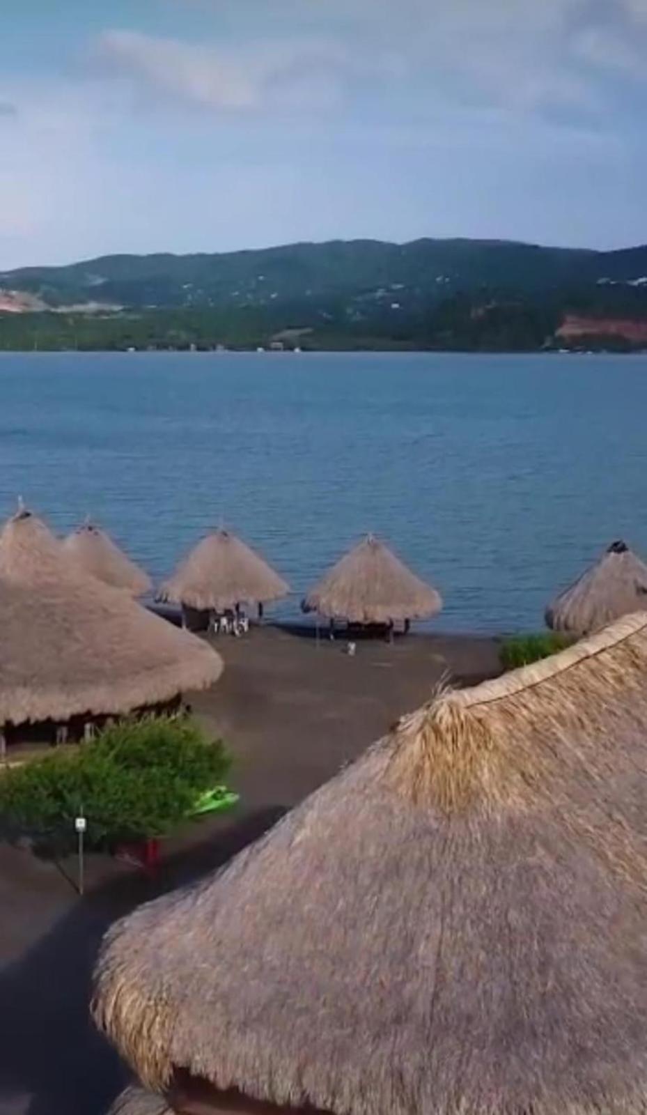 Cabana Puerto Velero Puerto Caimán المظهر الخارجي الصورة